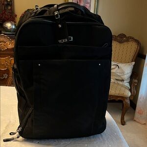 TUMI Classic Black Nylon Rolling Duffle Bag Travel Luggage Carryon.